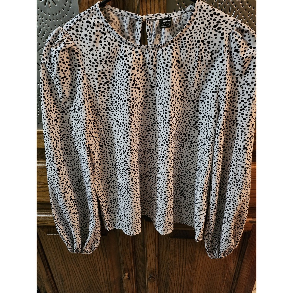 Black And White Animal Print Ladies Blouse. Sz XS.‎